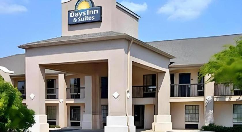 Days Inn & Suites By Wyndham Fort Valley Exterior photo